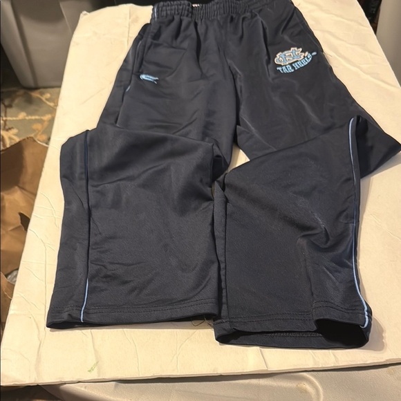 Boys North Carolina Tar Heels Pants - Picture 2 of 3